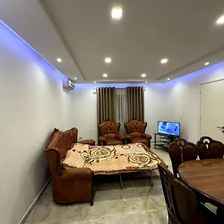 Cozy In Apartment *